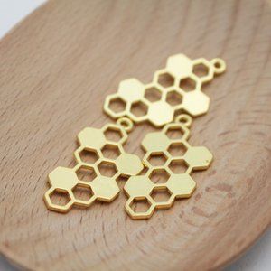10/$20 - Bright Gold Plated Honeycomb Pendants - 33x17mm - 3pcs - CHR0321